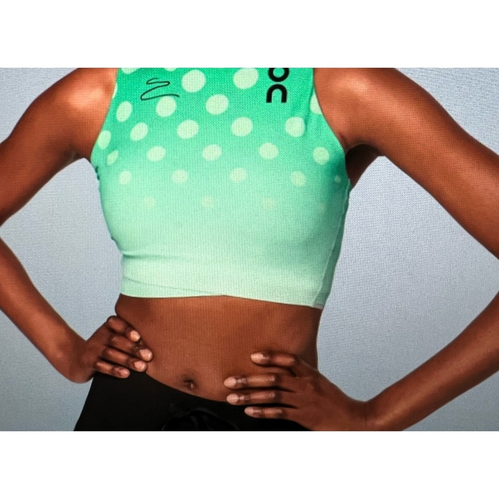 ON Crop Top Light Distance